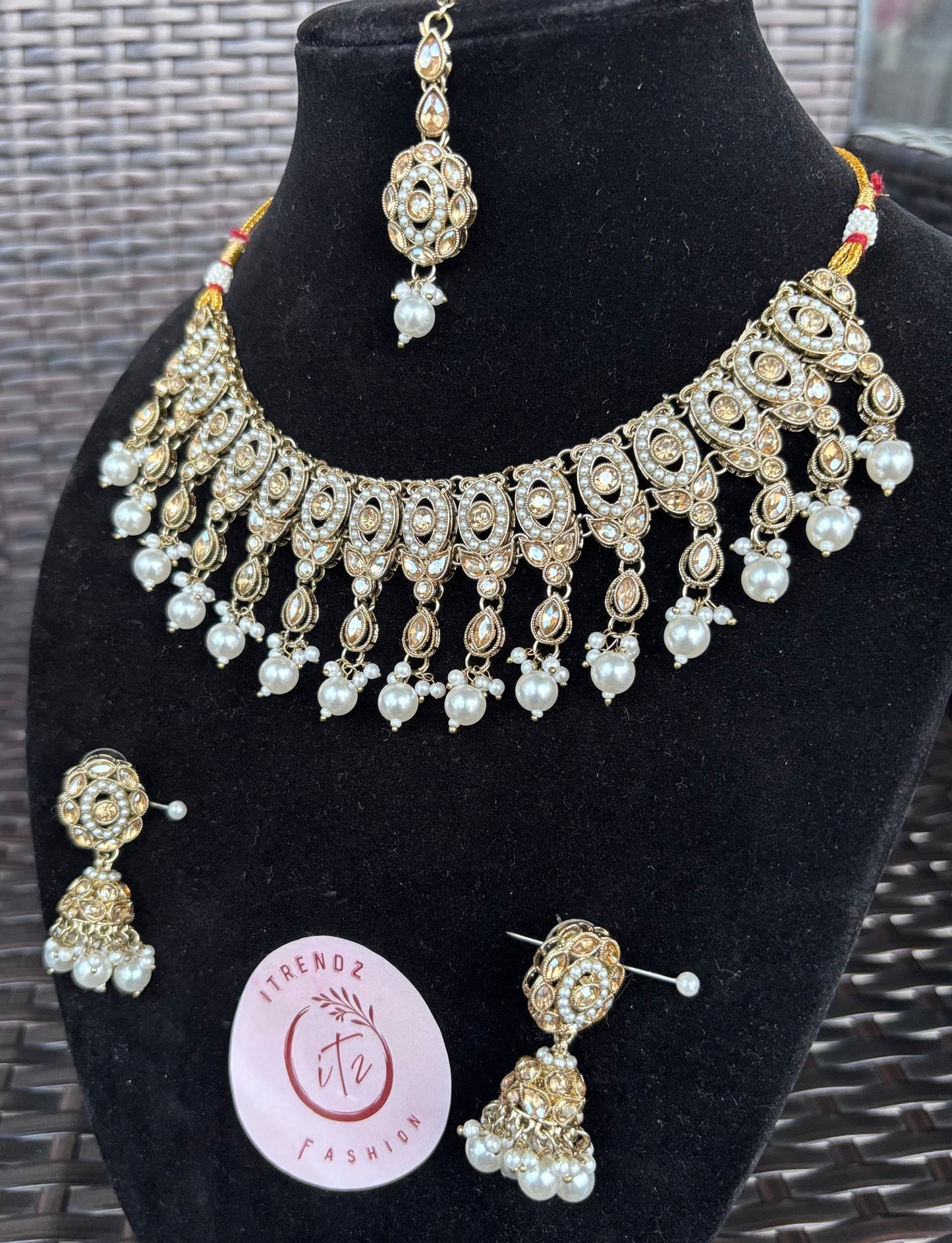 Hanging Pearl Necklace Set