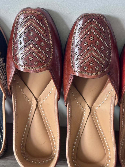 Traditional Jutti (only two sizes)