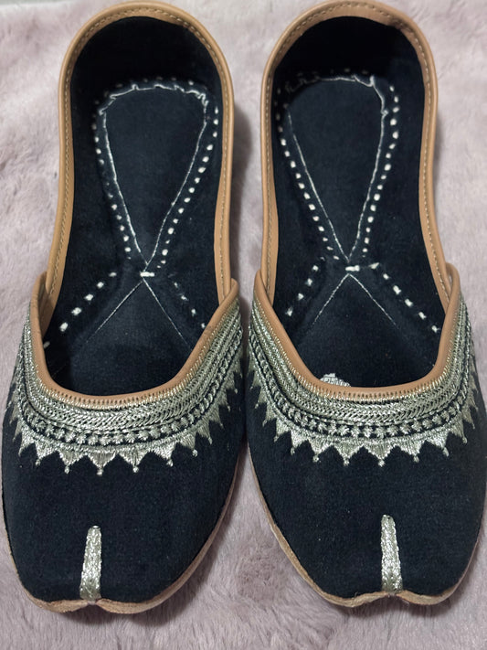 Traditional Jutti Black