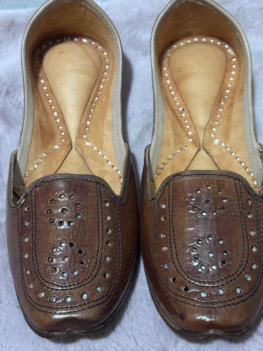 Traditional Jutti Leather